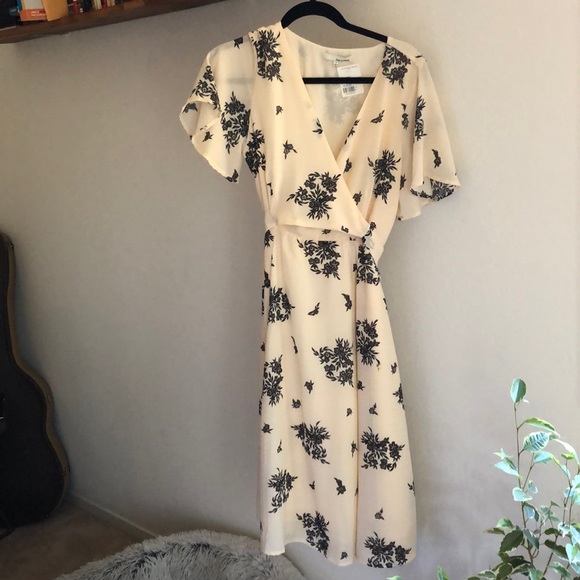june & hudson Dresses & Skirts - Cream and black midi dress